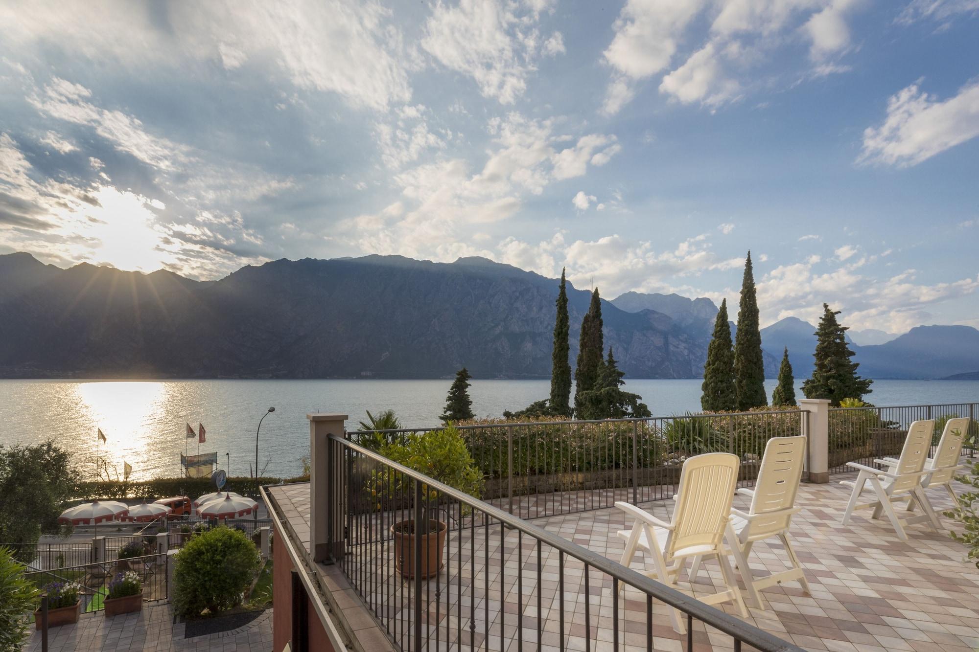 Hotel Oasi Beach Malcesine Luaran gambar