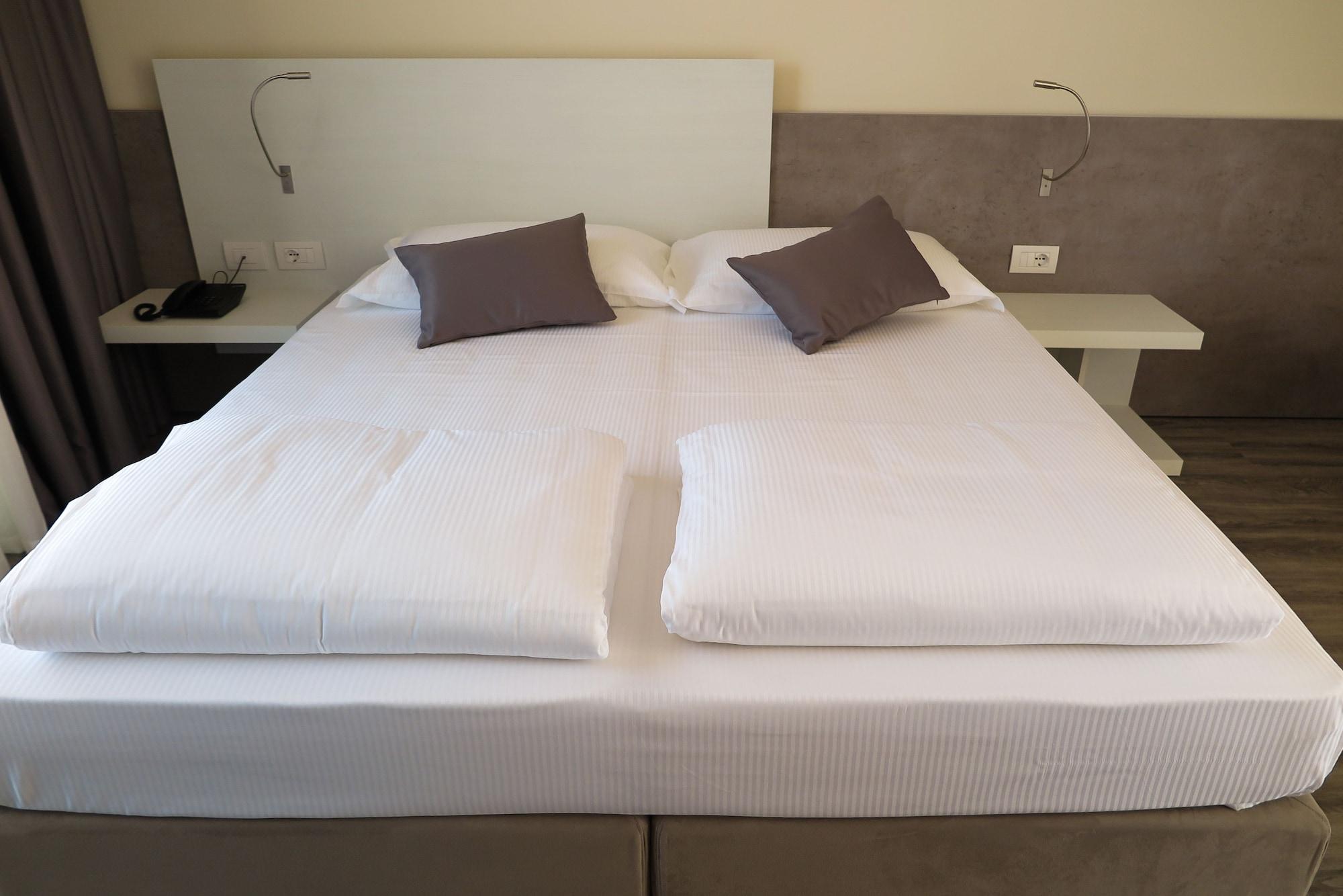 Hotel Oasi Beach Malcesine Luaran gambar