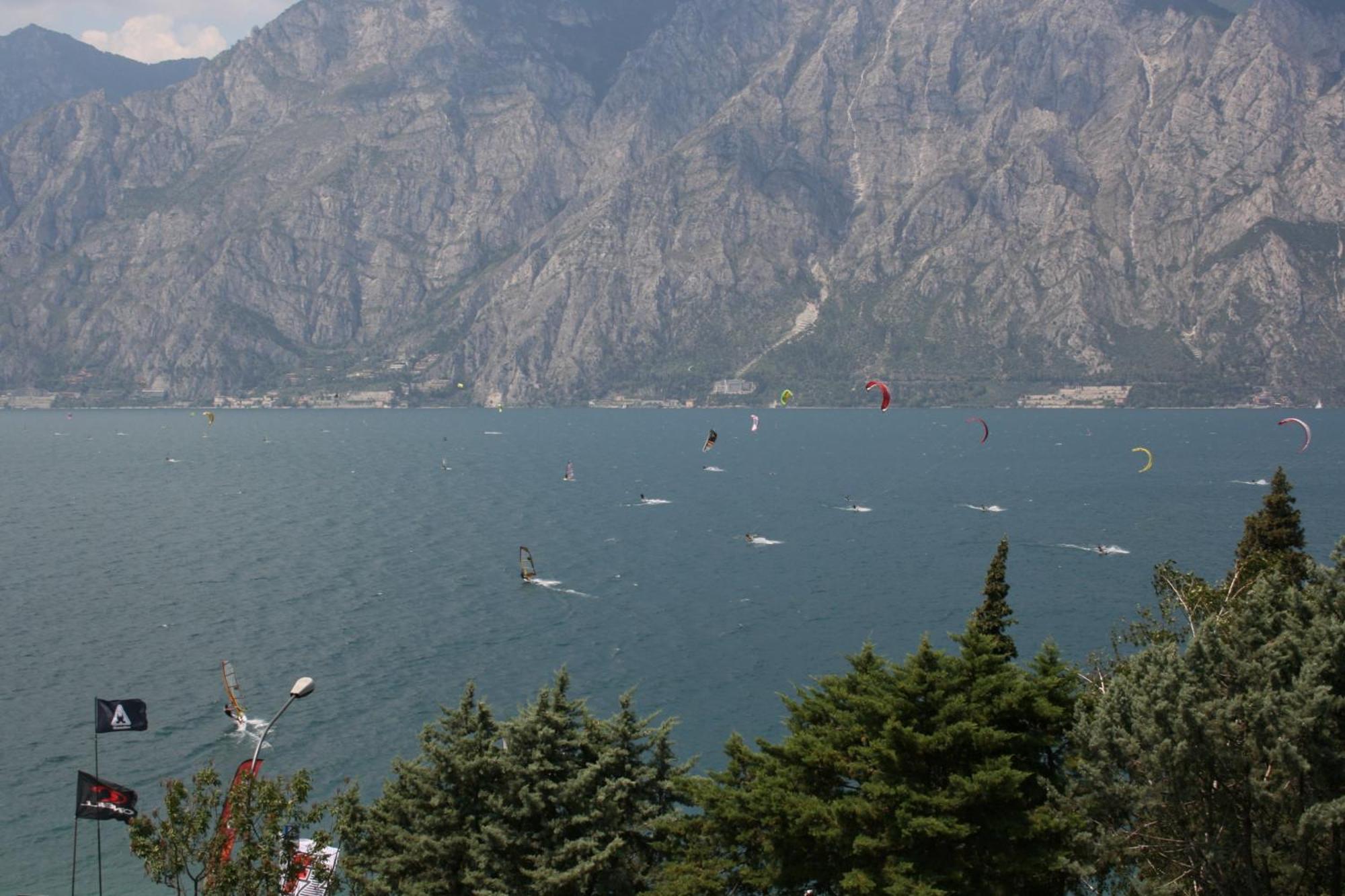 Hotel Oasi Beach Malcesine Luaran gambar