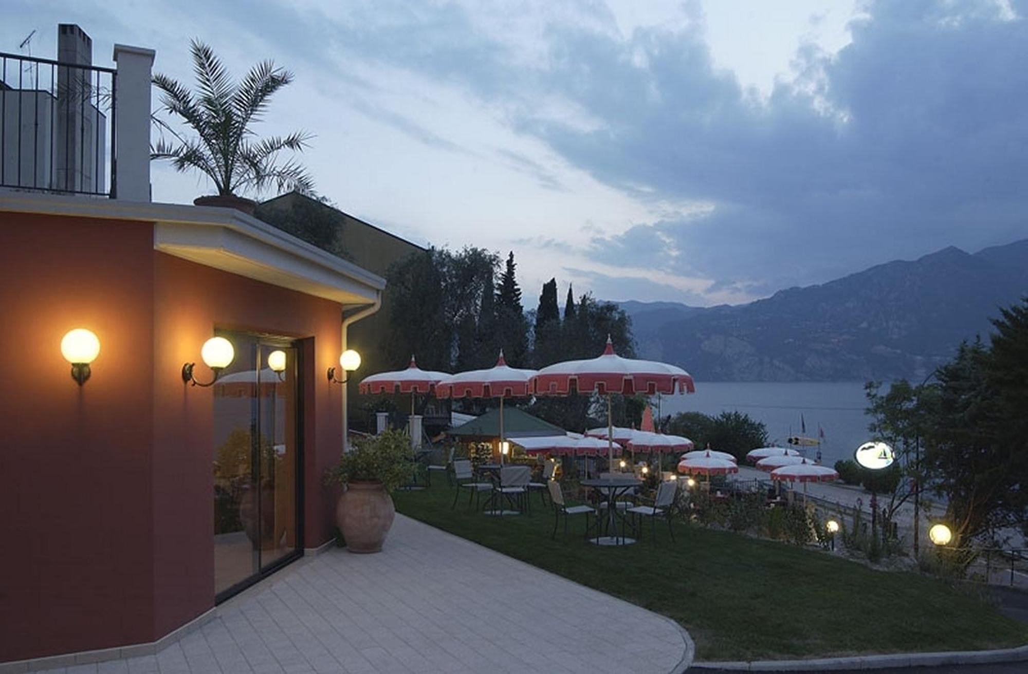 Hotel Oasi Beach Malcesine Luaran gambar