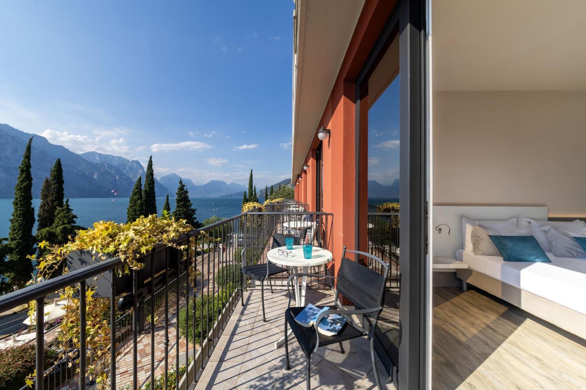 Hotel Oasi Beach Malcesine Luaran gambar